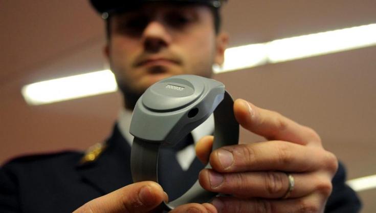 Immagine del post 7998 - Bari “Sono avvocato, non mettetemi il braccialetto elettronico”: accusato di stalking finisce in carcere - Bari