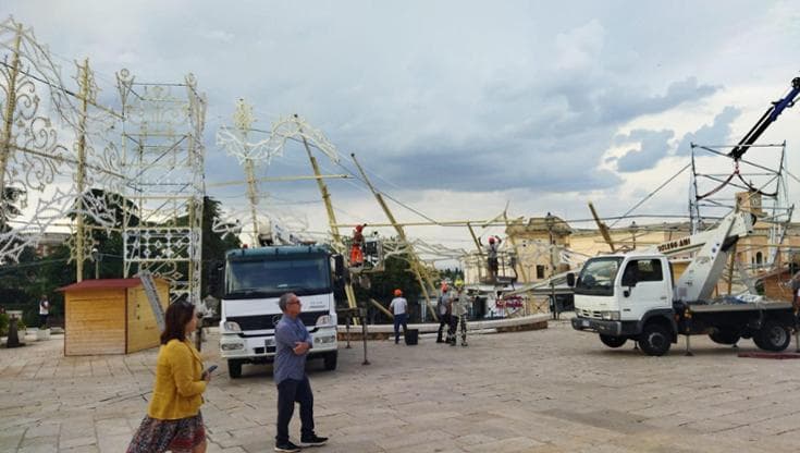 Immagine del post 21266 - Bari Tromba d’aria a Conversano abbatte le luminarie in piazza e distrugge ciliegeti: nessun ferito - Bari