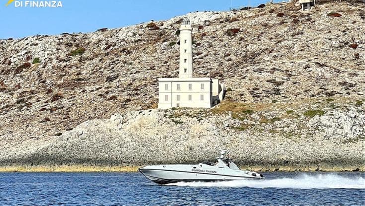 Immagine del post 22353 - Bari Yacht di lusso sequestrato a Otranto, a bordo tre lavoratori in nero compreso il comandante - Bari