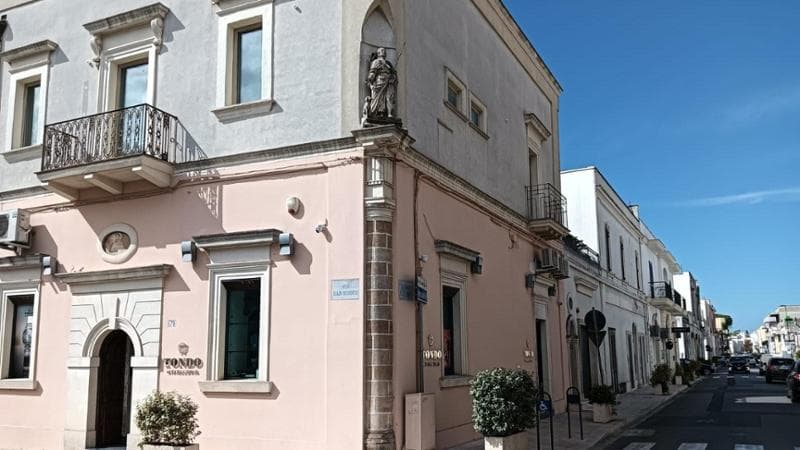 Salento, furto da 100mila euro in gioielleria nella notte: caccia a quattro ladri in fuga - Bari