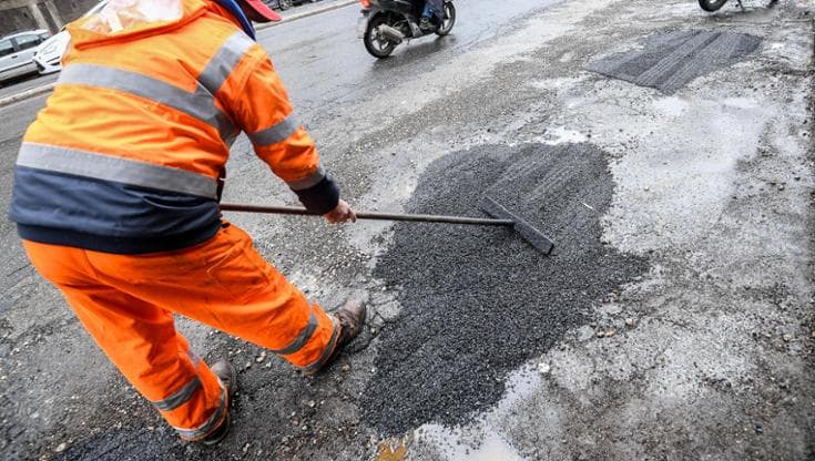 Immagine del post 24533 - Bari Cade in una buca, la ripara a sue spese ma viene multato: cancellata la sanzione a un disoccupato - Bari