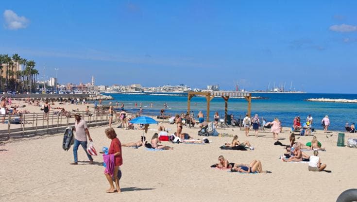 Mare d’ottobre da record in Puglia, più 34% di bagnanti in due anni ma lidi chiusi e senza bagnini - Bari