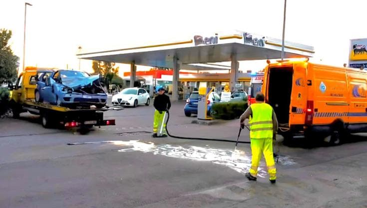 Immagine del post 25610 - Bari Con l’auto contro il camion rifiuti, muore sul colpo Alberto Russo. Tra le lamiere anche il suo cane - Bari