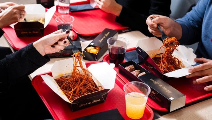 Gli spaghetti all'assassina conquistano Milano: aperto il primo fast food dedicato al piatto barese - Bari