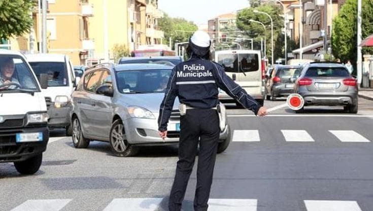 Bari, vigili trasferiti per i rapporti con i clan, il Tar annulla quattro provvedimenti su nove - Bari