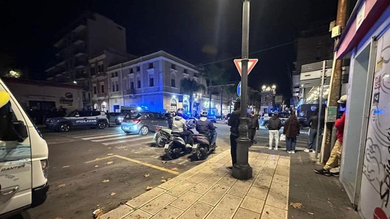 Immagine del post 13405 - Bari Brindisi, in 20 contro uno: aggressione razzista in centro, ferito ragazzo. Secondo caso in 24 ore - Bari