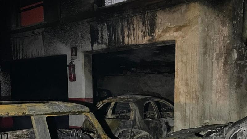 Immagine del post 1332 - Bari Bari, incendio in un’autorimessa distrugge 10 auto: anche una Ferrari in fiamme. Paura a Carbonara - Bari