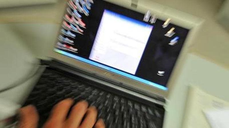 “Dammi 2500 euro o pubblico il tuo video hot”. Vittima di ricatto denuncia e fa condannare estortore - Bari