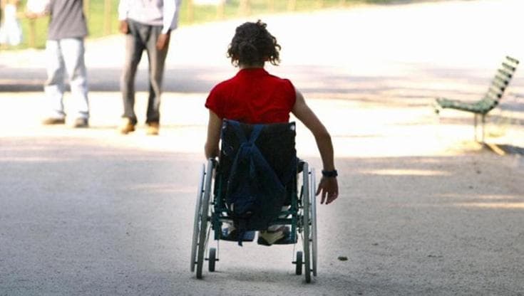 Immagine del post 5221 - Bari Esce dall’Inps sulla sedia a rotelle, si alza e cammina. Garante disabile: “Non è tutto come appare” - Bari