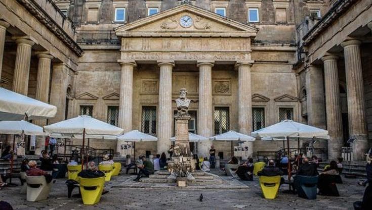 Immagine del post 5171 - Bari Lancia bottiglie di vetro contro i turisti a Lecce: arrestato. “Mi disturbano mentre riposo” - Bari