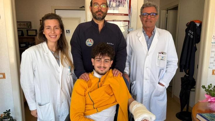 Immagine del post 20066 - Bari Intervento di microchirurgia salva la mano a ragazzo di 18 anni: “Aveva tutti i tendini distrutti” - Bari