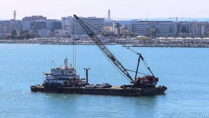 Immagine del post 8010 - Bari A Bari spunta la nave gru, team subacqueo per i lavori sul depuratore: erano attesi da 40 anni - Bari