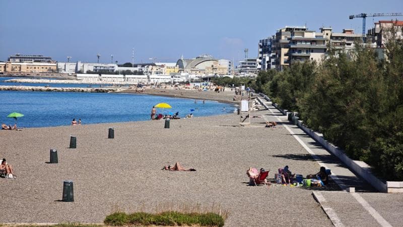 “A Bari è l’estate di San Girolamo”. Sul waterfront spiaggia, sport e tramonti ma pochi servizi - Bari
