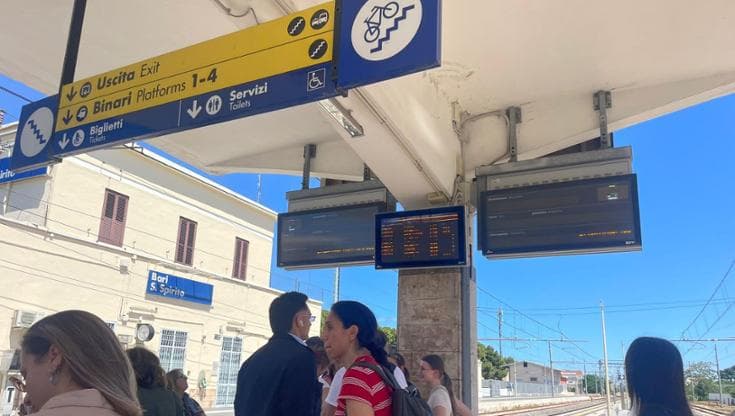 Immagine del post 21313 - Bari Treni ancora nel caos in Puglia: ritardi e cancellazioni per guasto a mezzo in stazione a Molfetta - Bari