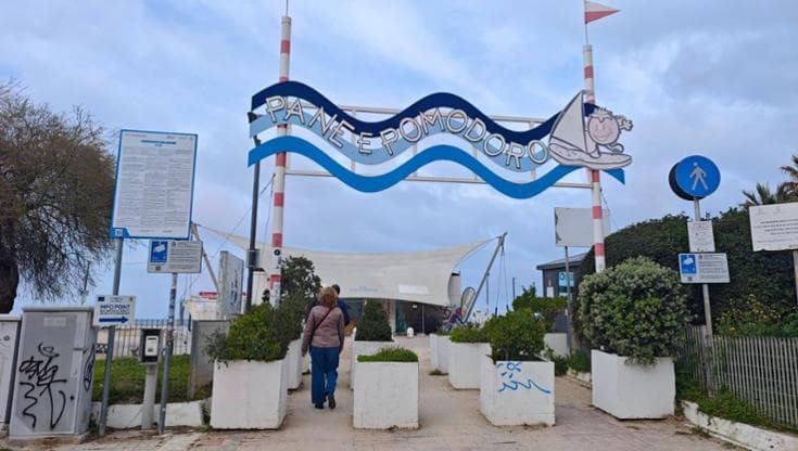 Immagine del post 21272 - Bari Bar di Pane e pomodoro, ultimo avviso ai vecchi gestori: “Rimuovete il chiosco fronte mare” - Bari