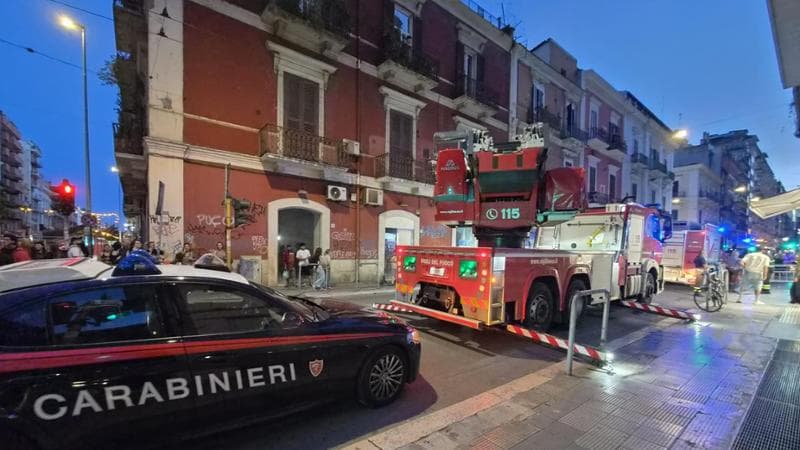 Immagine del post 21320 - Bari Si barrica in casa con l’anziana madre, paura in centro a Bari: poi i soccorritori salvano la donna - Bari