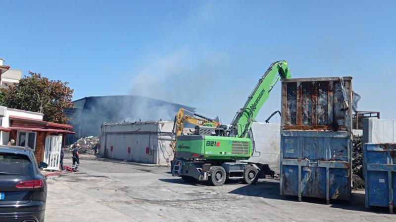 Fasano, in fiamme da tre giorni l’azienda di rifiuti sulla statale 16: in città aria irrespirabile - Bari
