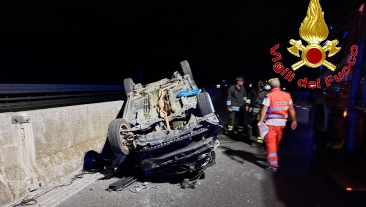 Auto si ribalta sulla Statale 16, muore un ragazzo di 26 anni di Bitonto. Ferite due ragazze - Bari