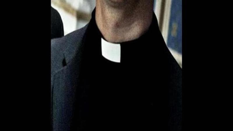 A messa in abiti provocanti, per 2 anni perseguita parroco che vuole allontanarla: indagata - Bari