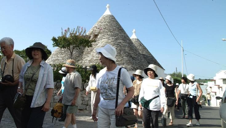 “In Puglia nel 2026 aumentano i turisti: +5% di presenze”. Decaro ora scommette sull’autunno - Bari