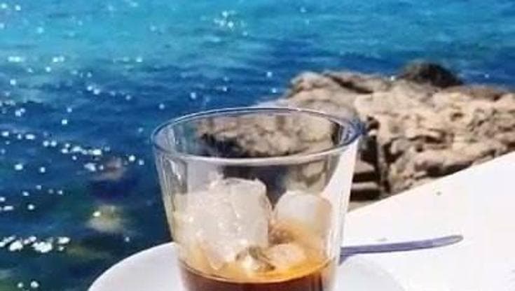 Gallipoli, bar del lido negato per chi viene dalla spiaggia libera: “Dovete pagare l’ombrellone” - Bari