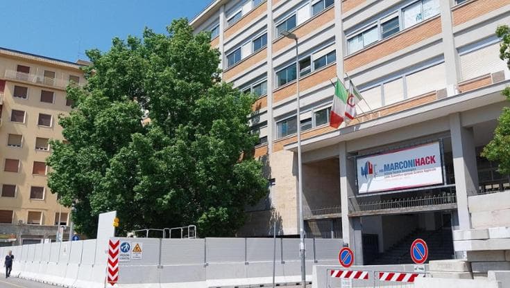 Bari, a scuola il pomeriggio e con orari ridotti causa cantiere: il caso Marconi Hack - Bari