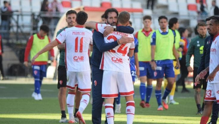 La prima vittoria del Bari dopo 176 giorni: 2 a 1 sul Padova e Caserta salva la panchina - Bari