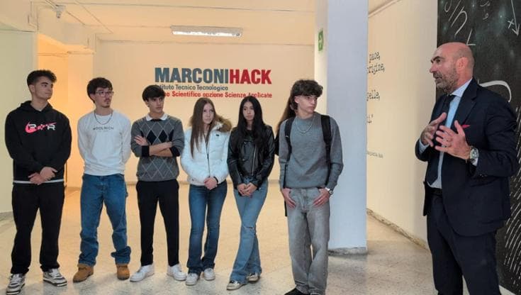 Immagine del post 13476 - Bari “Entro la prossima settimana il trasferimento del Marconi-Hack”. Leccese con gli studenti nella sede - Bari