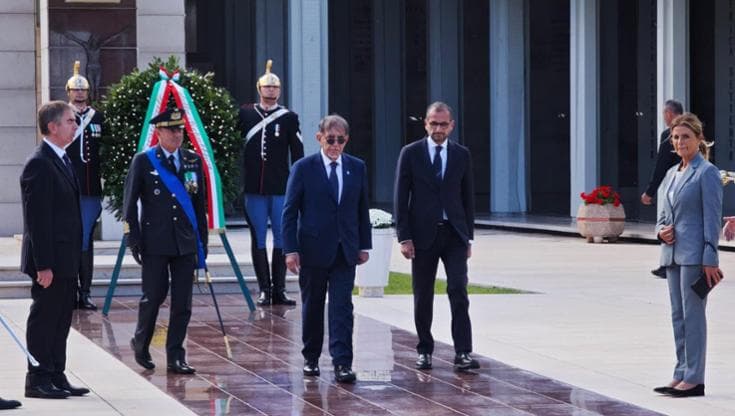 La Russa al sacrario militare di Bari. Omaggio ai caduti per il 4 novembre: “Grato a chi ci difende” - Bari