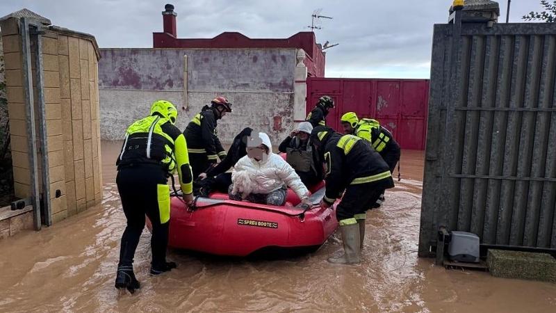 Brindisi, allagamenti e disagi per le piogge: donna incinta messa in salvo con un gommone - Bari