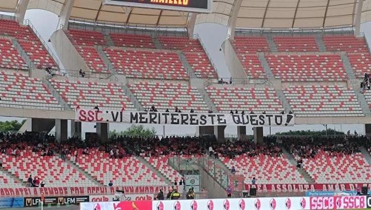 Bari, i tifosi accendono la protesta contro De Laurentiis: lunedì stadio deserto per il Pescara - Bari