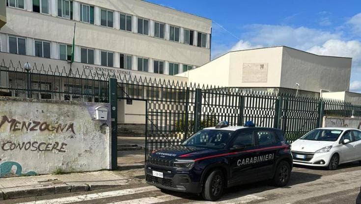 Lecce, vandali nel liceo “Banzi Bazoli”. Allarme in città: è il secondo raid in una scuola in 24 ore - Bari