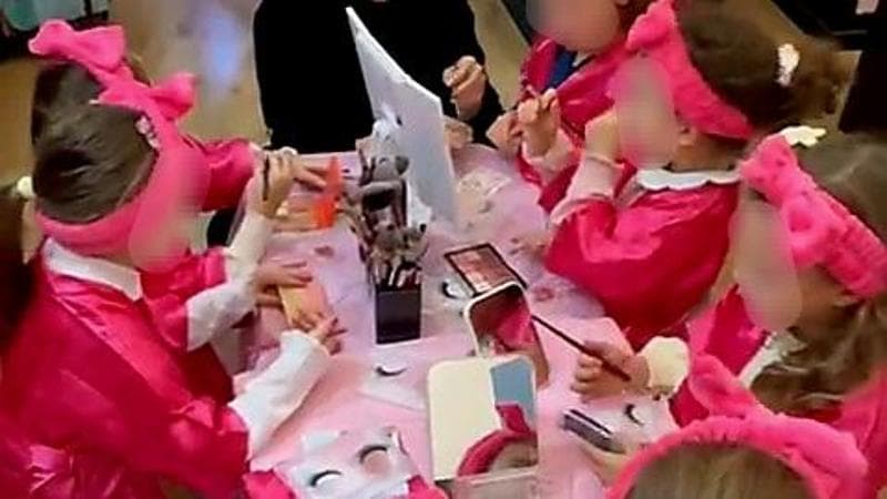 Immagine del post 3270 - Bari Beauty party per bambine, a Bari compleanni nei centri estetici o dal parrucchiere: “Effetto social” - Bari