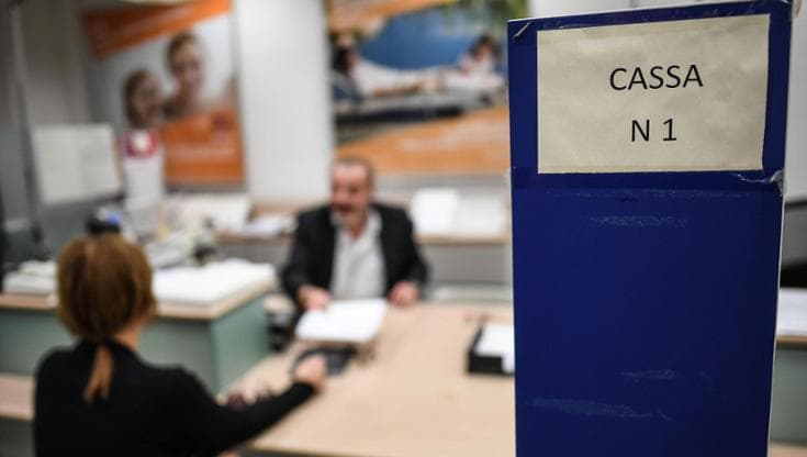 Banca manda decreto ingiuntivo per 26mila euro a un cliente, condannata a dargliene 80mila - Bari