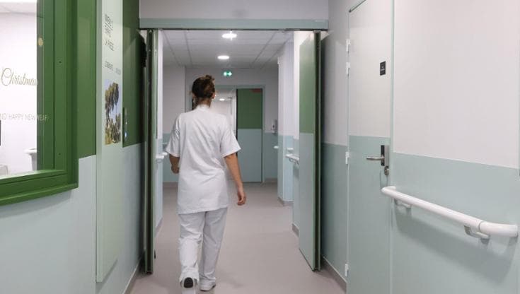 Immagine del post 5241 - Bari Molestie e pedinamenti all’operatrice sanitaria che lo assiste: anziano indagato per stalking - Bari