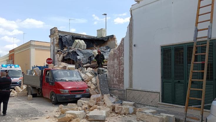 Immagine del post 6794 - Bari Salento, crolla palazzina in ristrutturazione: feriti i quattro operai che erano sul tetto - Bari