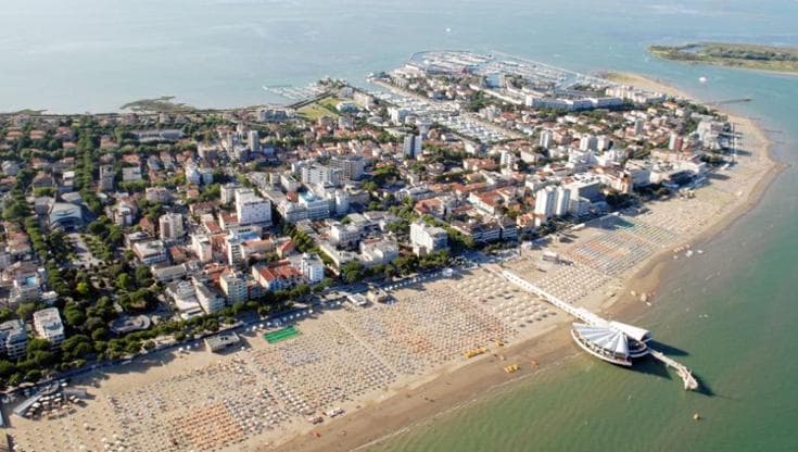 Precipita dal balcone dell'hotel durante una gita a Lignano, gravissimo uno studente pugliese - Bari