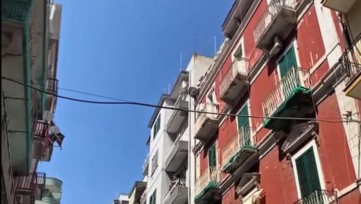 Immagine del post 8098 - Bari Paura a Taranto, due donne minacciano di lanciarsi nel vuoto: la loro casa sgomberata e senz’acqua - Bari