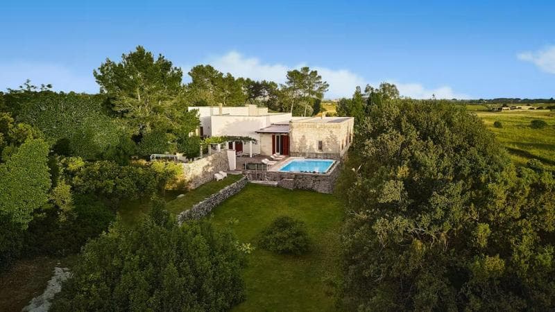 Immagine del post 21348 - Bari “Una settimana gratis in una masseria del Salento, ma niente smartphone”: l'iniziativa di AirBnb - Bari