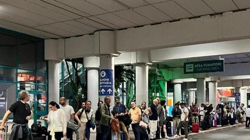 Immagine del post 9283 - Bari Minacce ai clienti e corse in città a 120 euro, Taxi Bari: “Ci scusiamo. Ora trasporto più sicuro” - Bari