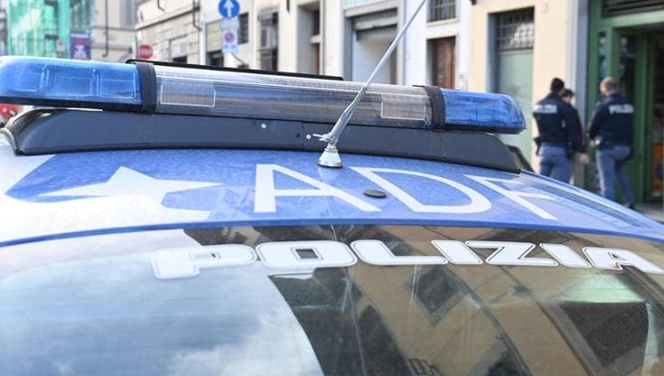 Vessa e minaccia la compagna e la suocera per avere i soldi per la droga: arrestato - Bari