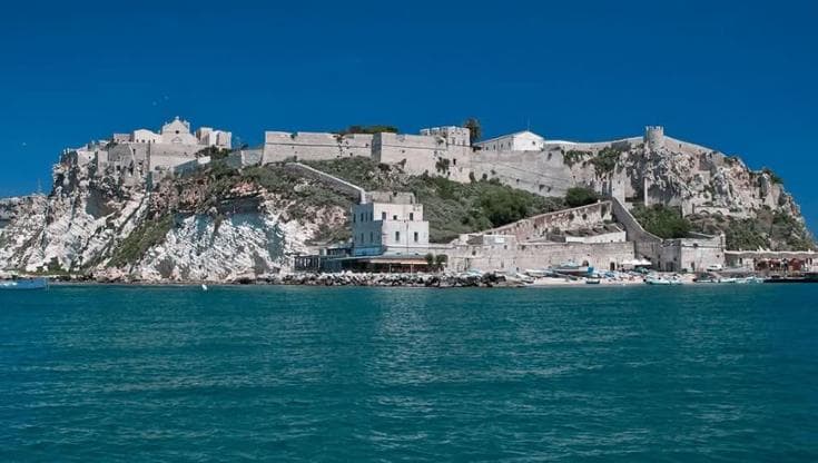 Tremiti, riparata condotta idrica: torna l’acqua all’isola San Nicola. La sindaca: “Stop emergenza” - Bari