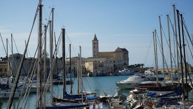 Immagine del post 23616 - Bari Trani, sorprende marito con una ragazza in barca e scoppia il caos: urla e danni. Arriva la polizia - Bari