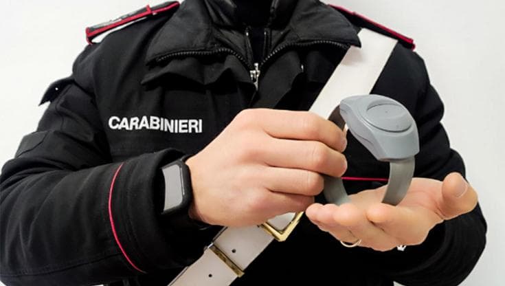 Immagine del post 11312 - Bari Spiava l’abitazione dell’ex compagna, 41enne arrestato grazie al braccialetto elettronico - Bari