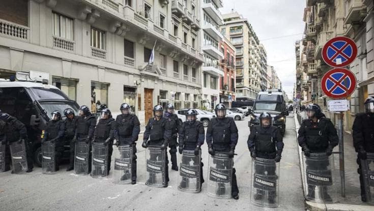 “Via il consolato d’Israele dal Murattiano”: a Bari la protesta di residenti e commercianti - Bari