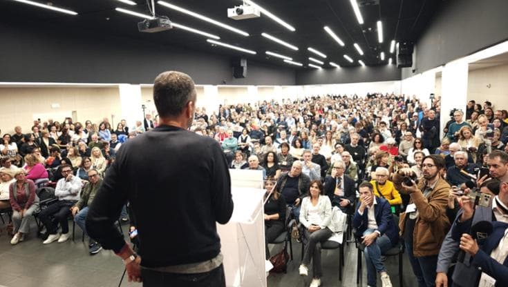 Regionali, Decaro apre la convention a Bari e cita la Flotilla: “Una lezione di coraggio e umanità” - Bari