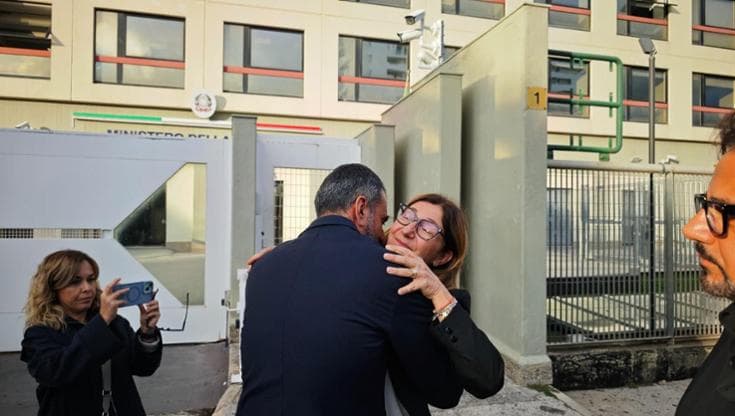 Immagine del post 13522 - Bari Estorsione a una pescheria di Bari, condannati 2 esponenti del clan Parisi. Decaro: “Lo Stato c’è” - Bari