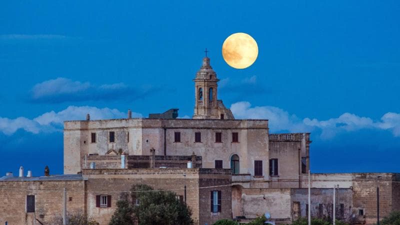 Immagine del post 14664 - Bari La Superluna fredda su Polignano a mare incanta: lo scatto sull’abbazia di San Vito - Bari