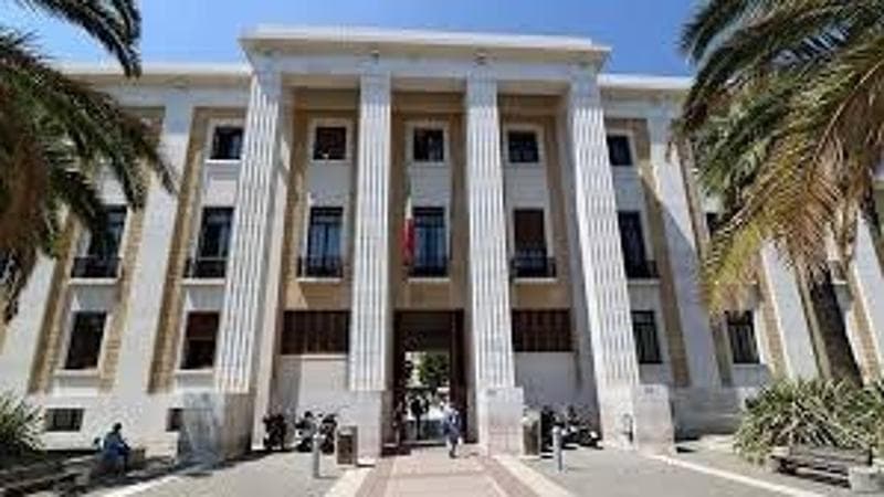 Immagine del post 14672 - Bari Bari, dieci infermieri a processo per peculato: rubavano siringhe e fiale per i prelievi in nero - Bari