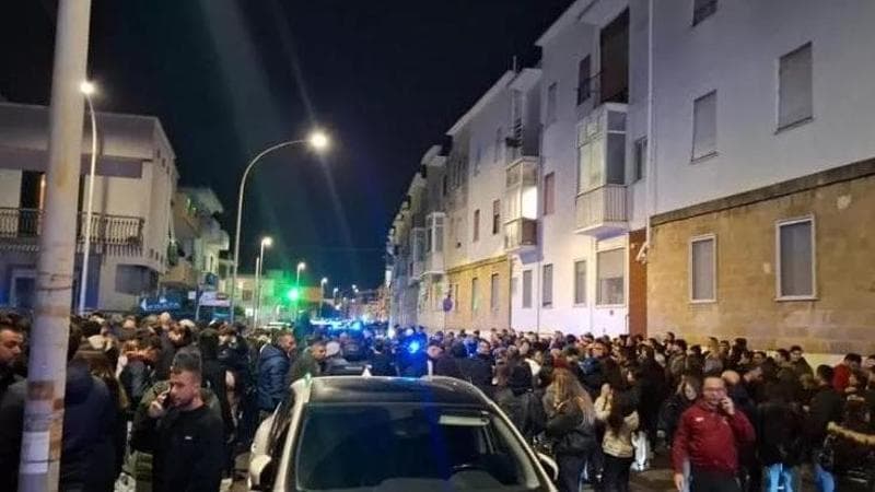 Immagine del post 14640 - Bari Nardò, la folla inferocita si riversa in strada poi la buona notizia e parte l’applauso per Tatiana - Bari